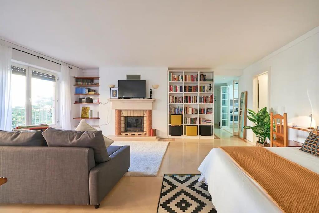 Modern With Garage And Pool Lisbon