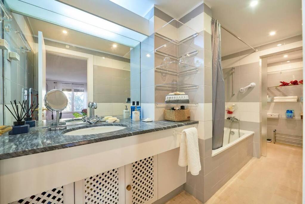 Modern With Garage And Pool Lisbon