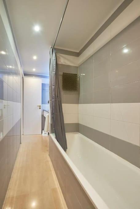 Apartment Modern With Garage And Pool Lisbon