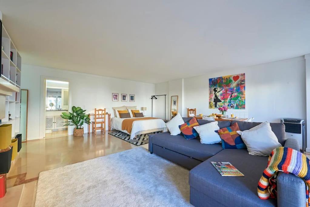 Modern With Garage And Pool Apartment