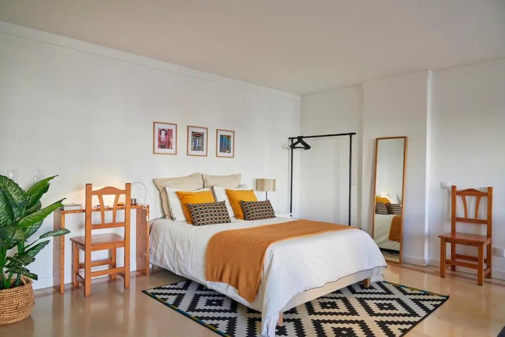 Modern With Garage And Pool Apartment *