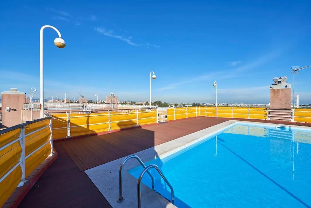 Modern With Garage And Pool Apartament Lizbona
