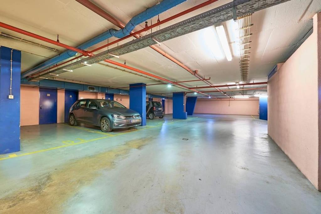 Apartament Modern With Garage And Pool