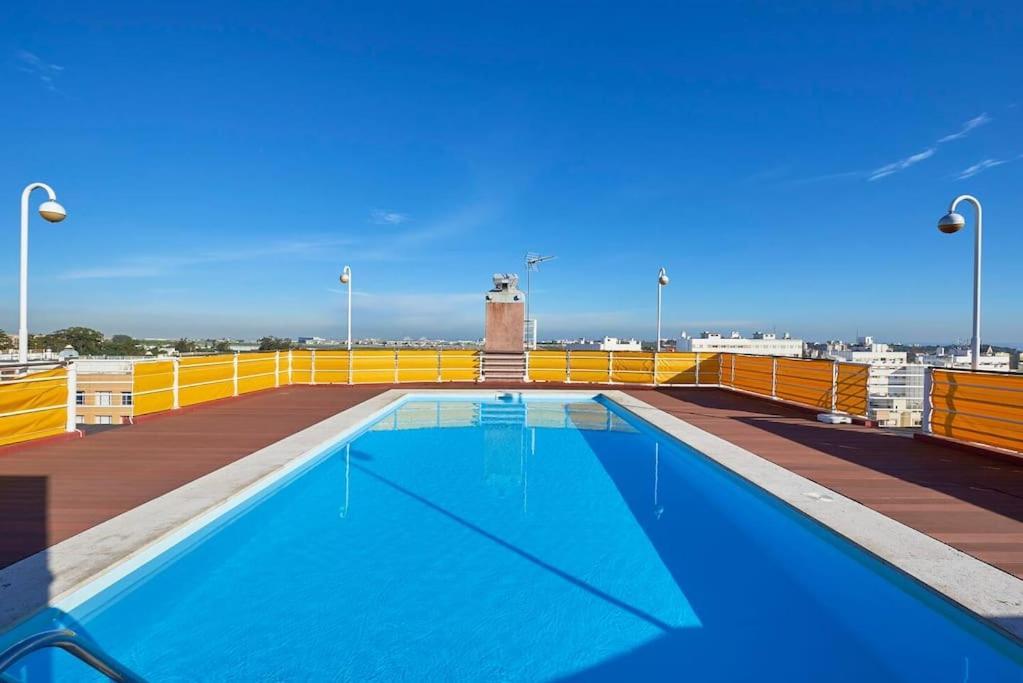 Modern With Garage And Pool Lizbona